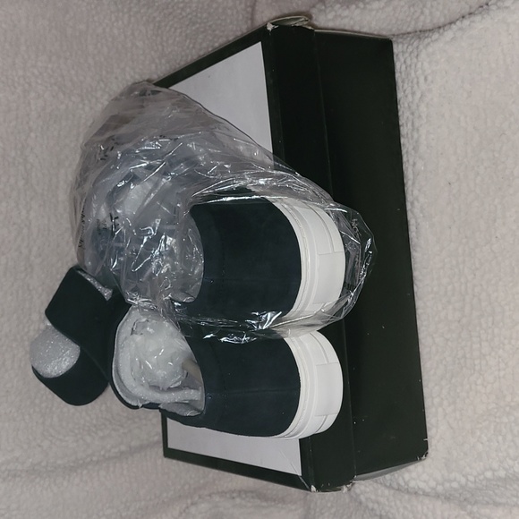 Nine West 9.5 suede navy sneaker skater with bow NWB and box women's shoes - Picture 4 of 5